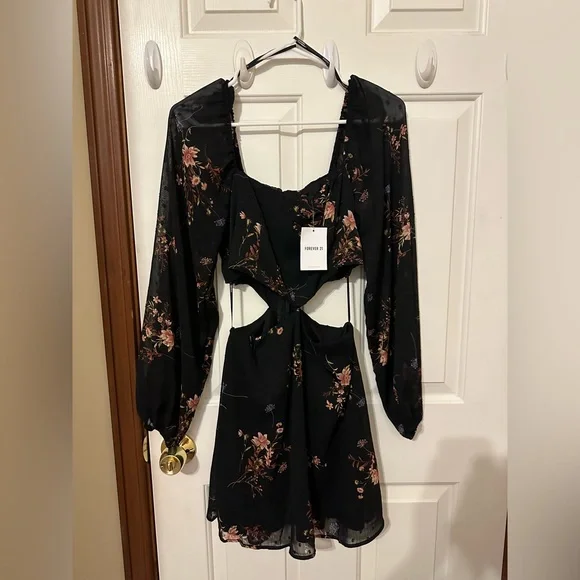 Forever21 floral print cutout mini dress 💯 new with price tag - Picture 2 of 2
